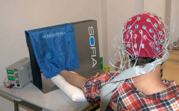 Neurophysiological study with test subjects, performed using the SOFIA textile applicator and an EEG. The SOFIA textile applicator for the first time ever allows textiles to be moved along different parts of the human body with adjustable pressure and adaptable speed. The EEG records the brain's reaction to the textile stimulus immediately. ©Hohenstein Institute – Department of Hygiene, Environment & Medicine