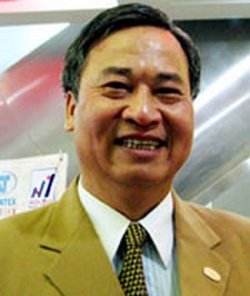Vu Duc Giang, Chairman of VINATEX on the progress of garment exports