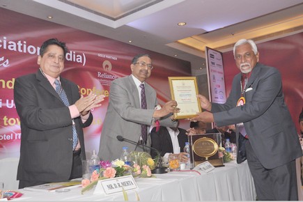 Mr. T. L. Patel receiving the Service Memento on behalf of the Mr. H. S. Patel of TAI, Ahmedabad Unit from the Chief Guest, Mr. A. B. Joshi